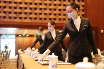 精雕細(xì)琢，盡顯大國風(fēng)范 探訪國賓服務(wù)隊(duì)，看會議服務(wù)如何繪就新時(shí)代“工筆畫”